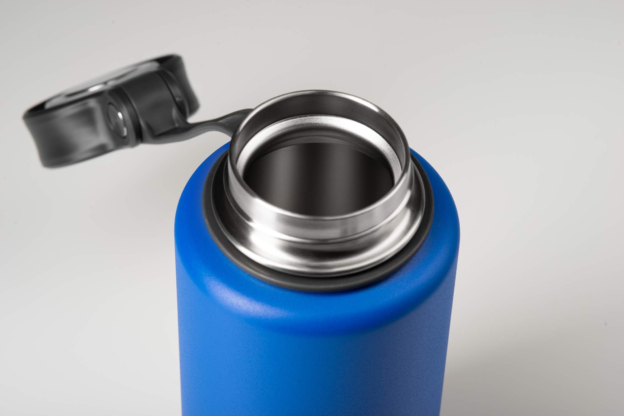 Microlite 1000 Twist GSI Outdoors 33 fl.oz. Vacuum Insulated Stainless Steel Water Bottle, True Blue