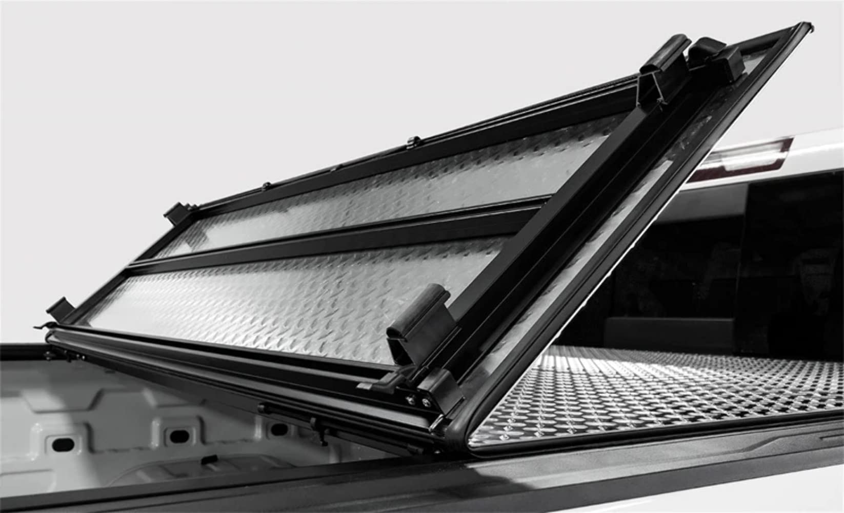 Hard Tri-Fold Cover LOMAX B3040049; Black Urethane Finish; Split Rail;