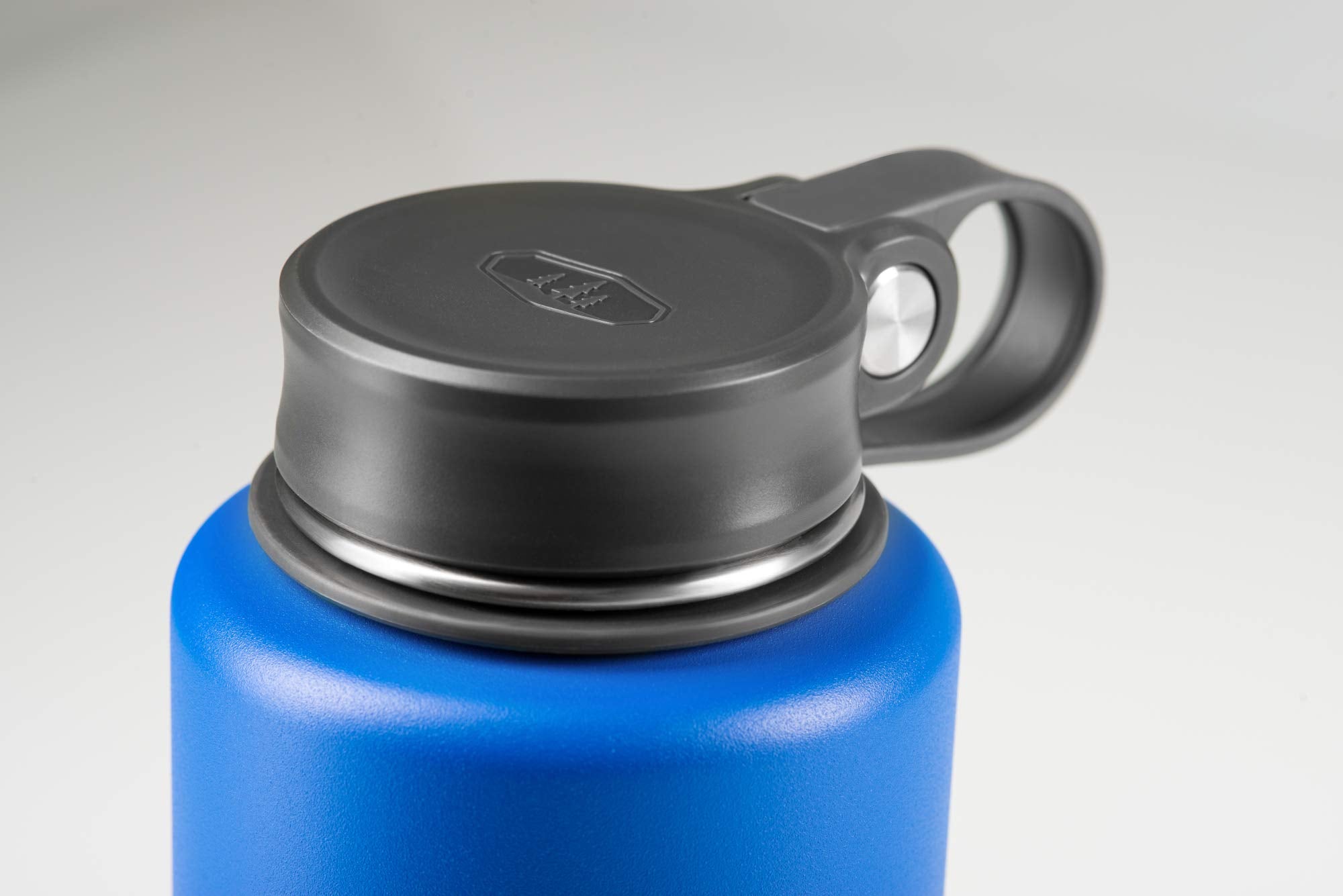 Microlite 1000 Twist GSI Outdoors 33 fl.oz. Vacuum Insulated Stainless Steel Water Bottle, True Blue