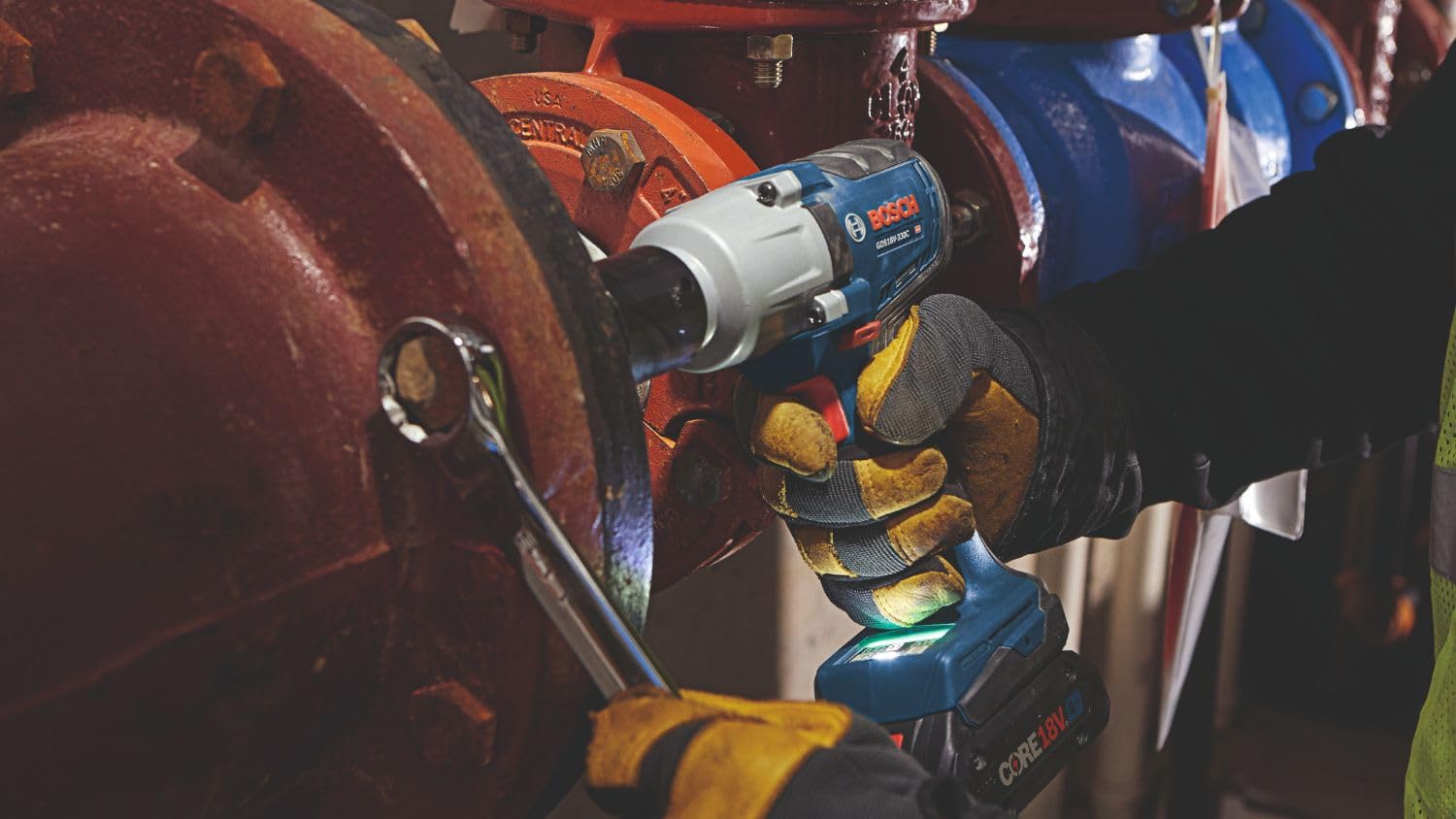 Bosch GDS18V-330CB25 1/2 In. Mid-Torque Impact Wrench Kit with Friction Ring and Thru-Hole 18V Brushless Connected-Ready and (2) CORE18V® 4 Ah Advanced Power Batteries