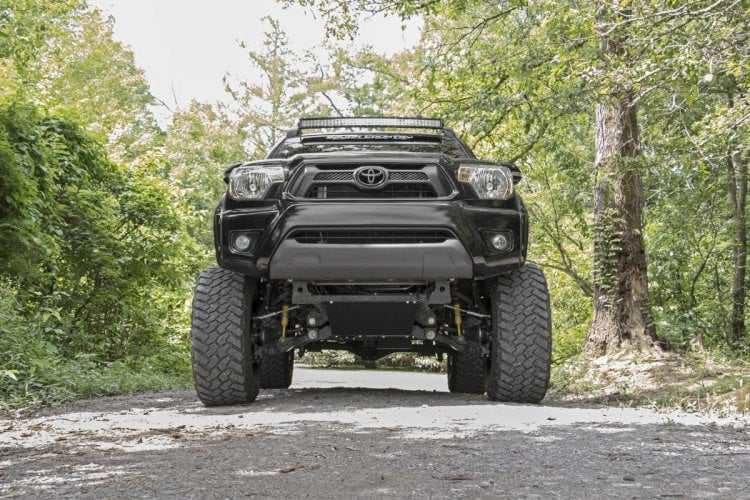 4" Rough Country Suspension Lift Kit with N3 Shocks for Toyota Tacoma 2WD/4WD (2005-2015) - Fits up to 32" Tires