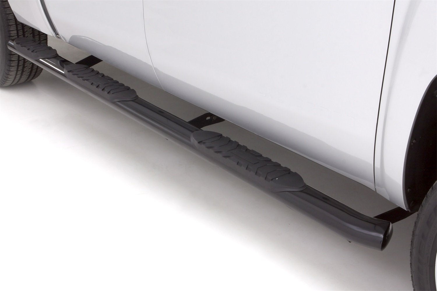Lund RealTruck 260115033 Black Steel 5" Oval Wheel-to-Wheel Nerf Bars for 2010-2018 Dodge Ram 2500/3500 Mega Cab