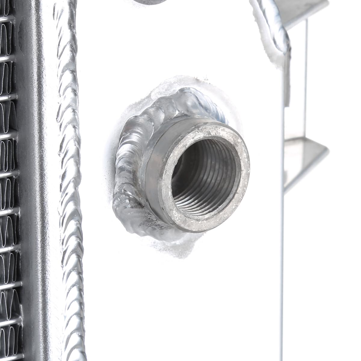 3 Row Aluminum Performance Cooling Radiator SPEC-D TUNING Compatible with 2001-2005 Chevy Silverado Duramax 6.6L