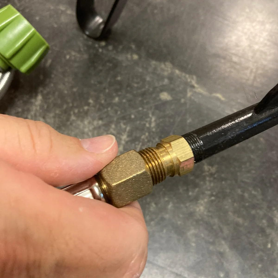 M5HPR Bayou Classic 36-in Stainless Braided LPG Hose w/ 5-psi Adjustable High Pressure Regulator Features 1/8-in Male Orifice Connector Designed Cookers