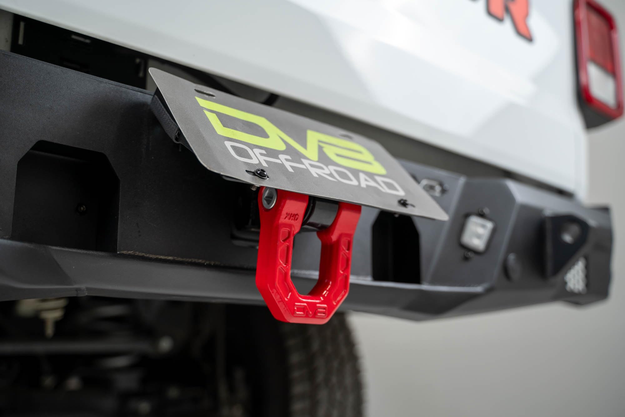 MTO Series Rear Bumper DV8 Offroad for the 2020-2025 Jeep Gladiator JT | Bumper Extends Only 2.5” From Rear of the Truck (Not Including D-Ring Mounts) | (MTO Series Accessory Hitch)