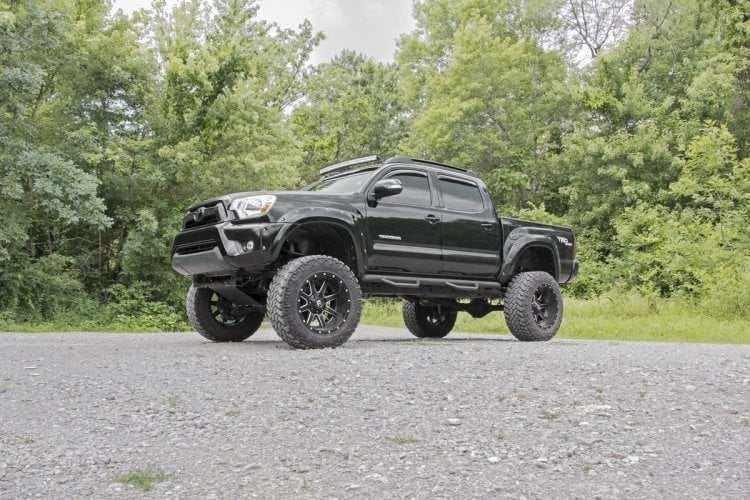 4" Rough Country Suspension Lift Kit with N3 Shocks for Toyota Tacoma 2WD/4WD (2005-2015) - Fits up to 32" Tires