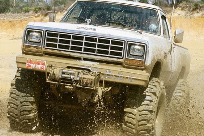 B-109 SUPER SWAMPR Tire: 38.5/11.00 15Lt; Super Swamper Bias Ply Tsl/Bogger Series; Directional; Off-Road; 6 Ply Rating;
