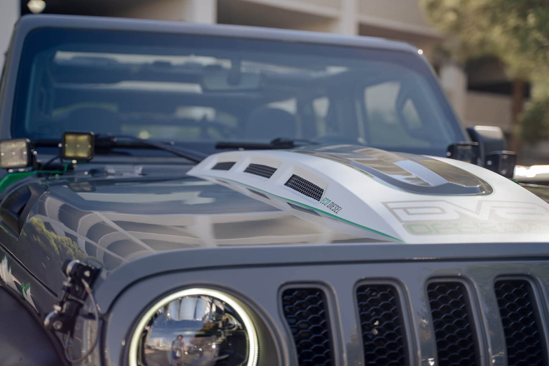 Heat Dispersion Hood DV8 Offroad fits 2018-2025 Jeep Wrangler JL & 2020-2025 Jeep Gladiator JT | Raised and Vented Center Cowl | Dual-vented for Maximum Air Flow