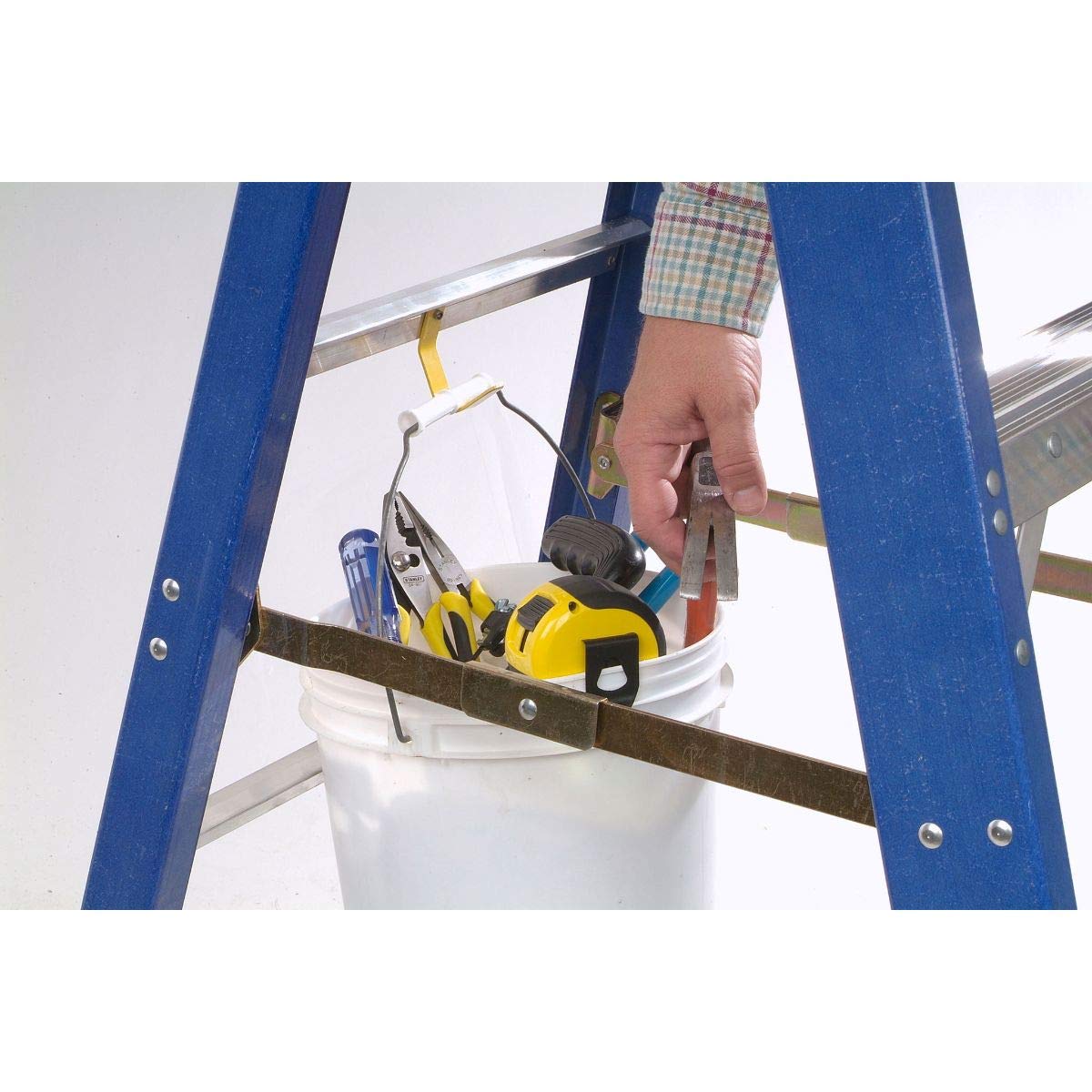 Old Blue Series Werner OBCN06 375-Duty Rating Type IAA Contractors Job Station Fiberglass Stepladder, 6-Foot