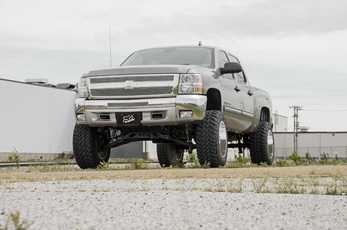 7.5" Rough Country Suspension Lift Kit with M1 Struts/M1 Shocks for Chevy Silverado & GMC Sierra 1500 (2007-2013) 4WD