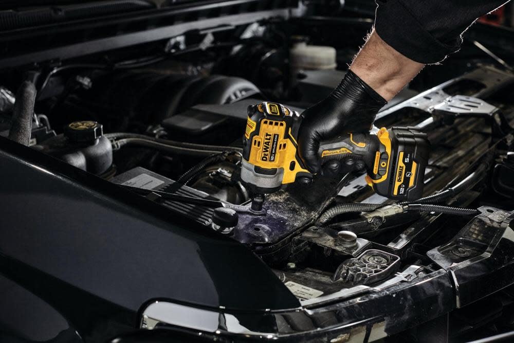 DEWALT DCF901GJ1G1 12V MAX* XTREME Brushless 1/2 in. Cordless Impact Wrench Kit