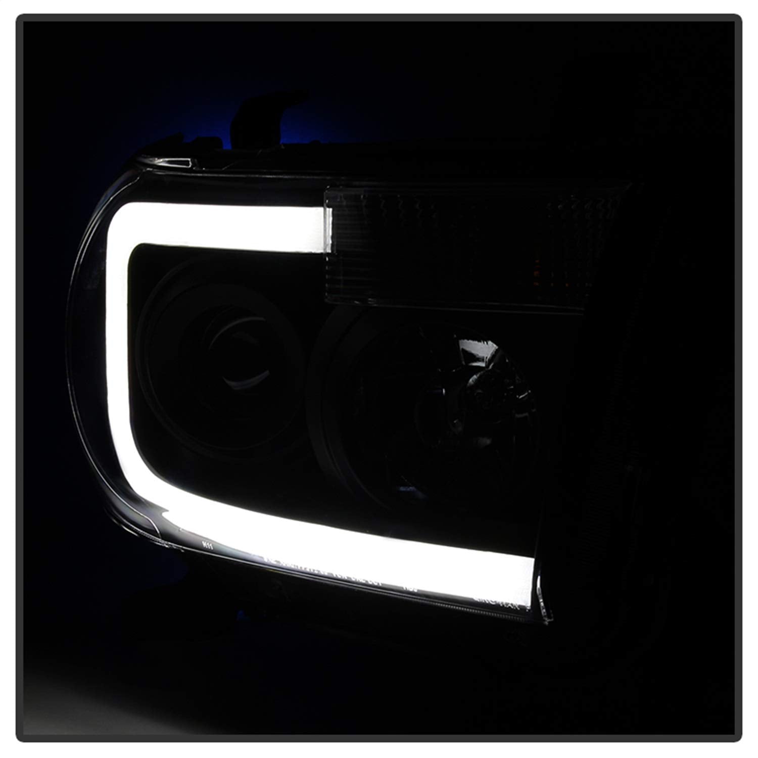 Projector Style xTune Auto Black/Clear Headlights 9027888