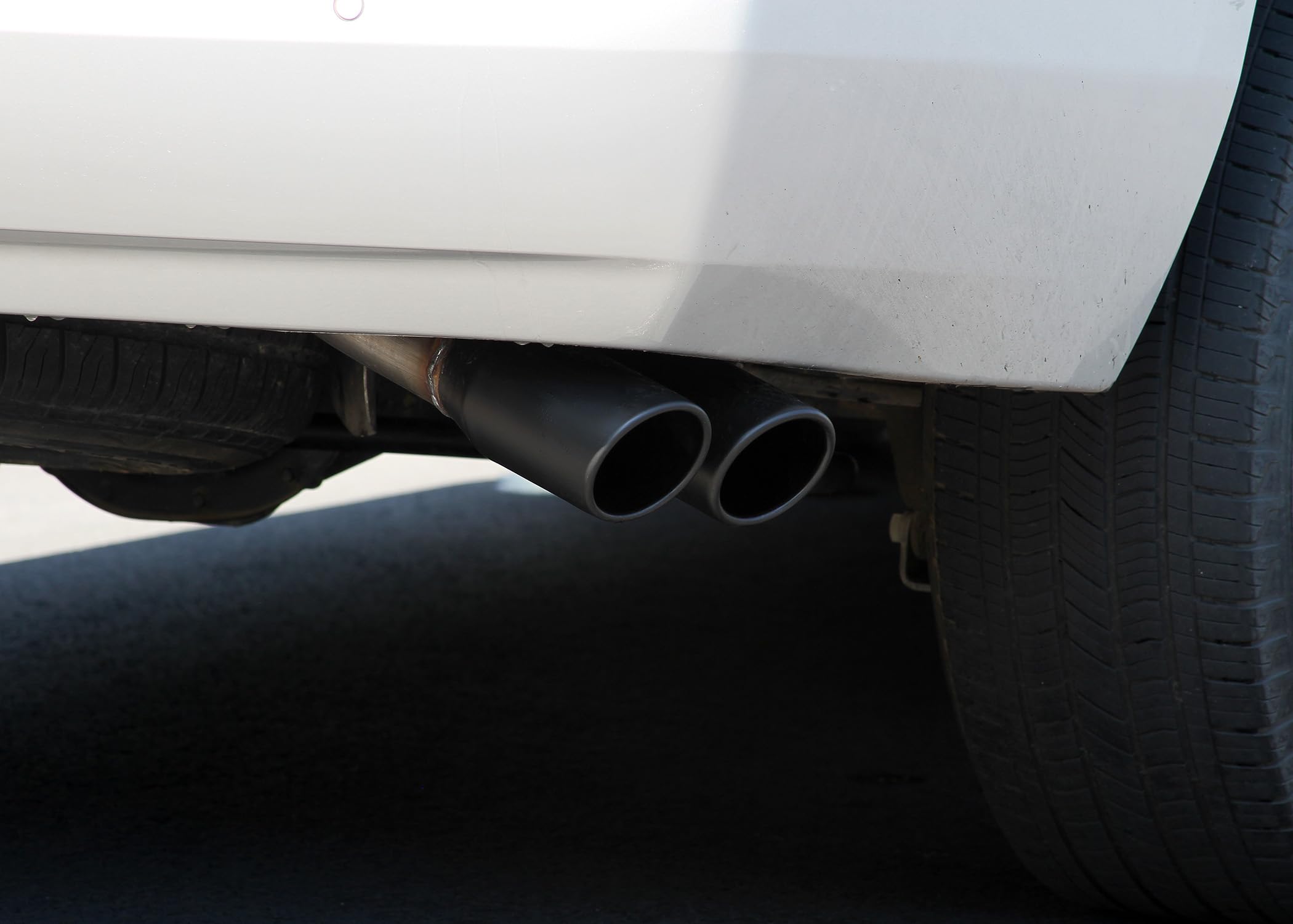 Flowmaster 717986 Cat-Back FlowFX Exhaust Kit 3 to Dual 2.5 Inch Same Side Exit 409 Stainless Steel 3.5 Inch Black Ceramic Coated Tips Compatible with 2015-2020 Chevy Tahoe GMC Yukon 5.3L 2/4WD