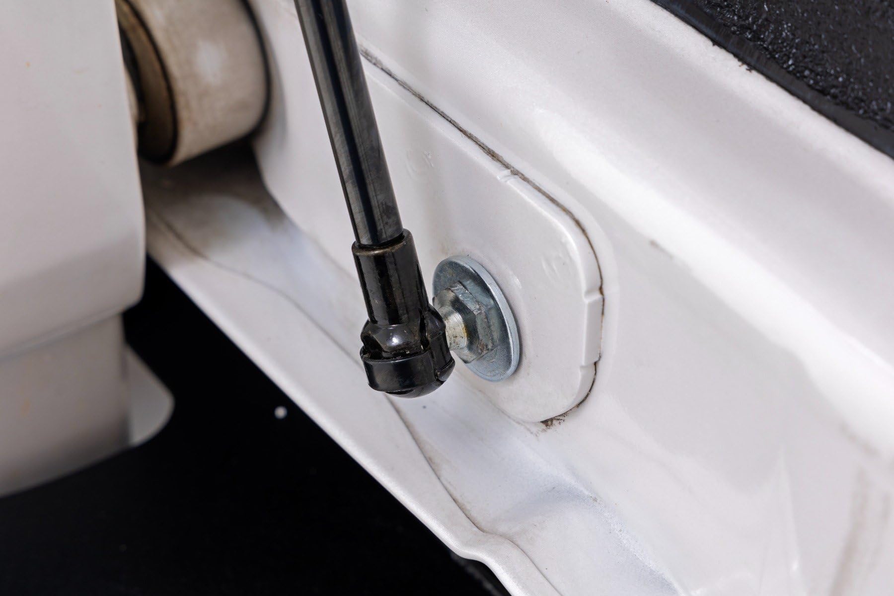 Rough Country Tailgate Hydraulic Assist for Ford F-150 (2004-2014) - Smooth, Safe & Controlled Lowering Tailgate