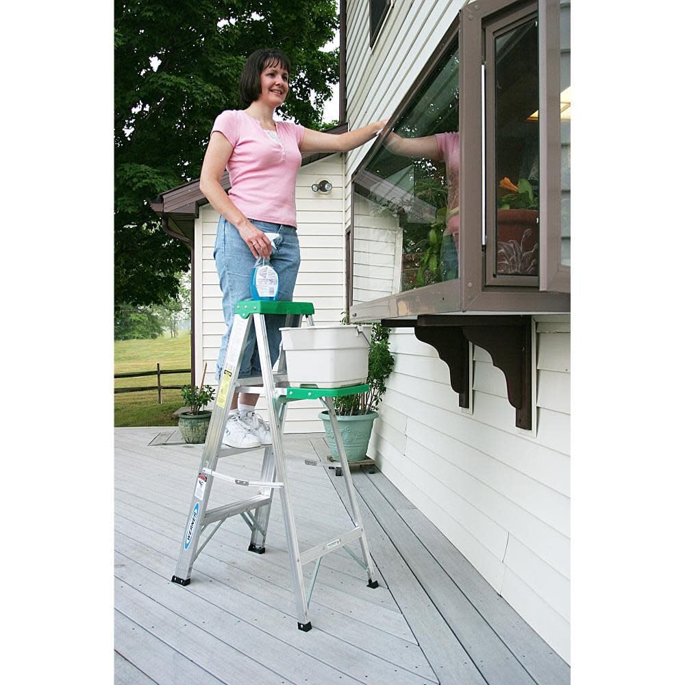 354 Werner stepladders, 4 feet, Green,red