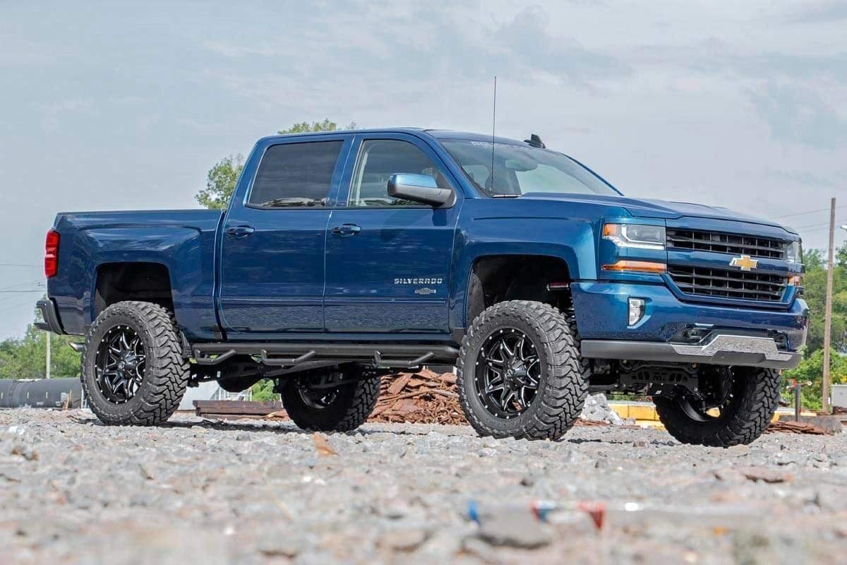 7" Rough Country Suspension Lift Kit with Vertex Coilovers/V2 Shocks for Chevy Silverado & GMC Sierra 1500 2WD (2014-2018 w/Stock Cast Steel Control Arms)