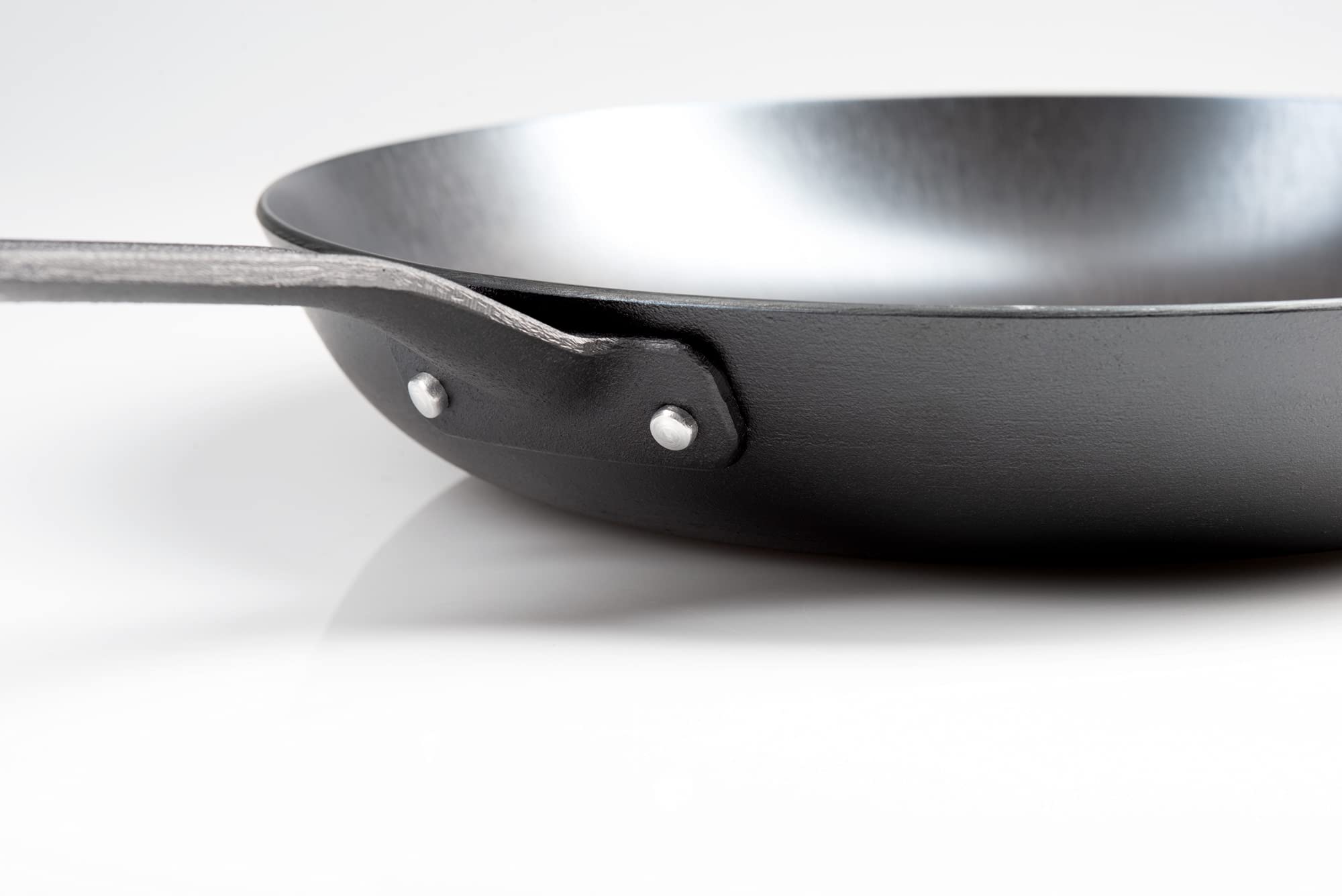 GSI Outdoors 12” Guidecast Frying Pan | Lightweight Cast Iron Frying Pan for Camping, Cabin and Home Kitchen