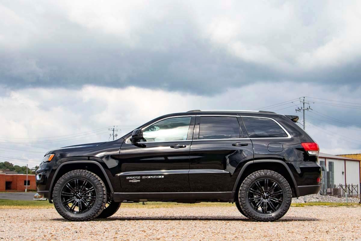 2.5 Rough Country Lift Kit w/N3 Struts for 11-15 Jeep Grand Cherokee WK2-91130