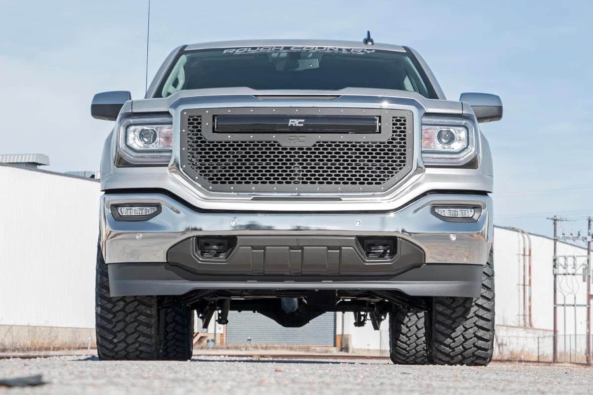 3.5" Rough Country Suspension Lift Kit with M1 Struts/M1 Shocks for Chevy Silverado & GMC Sierra 1500 (2014-2018 w/Stock Cast Alu or Stamped Steel Control Arms)