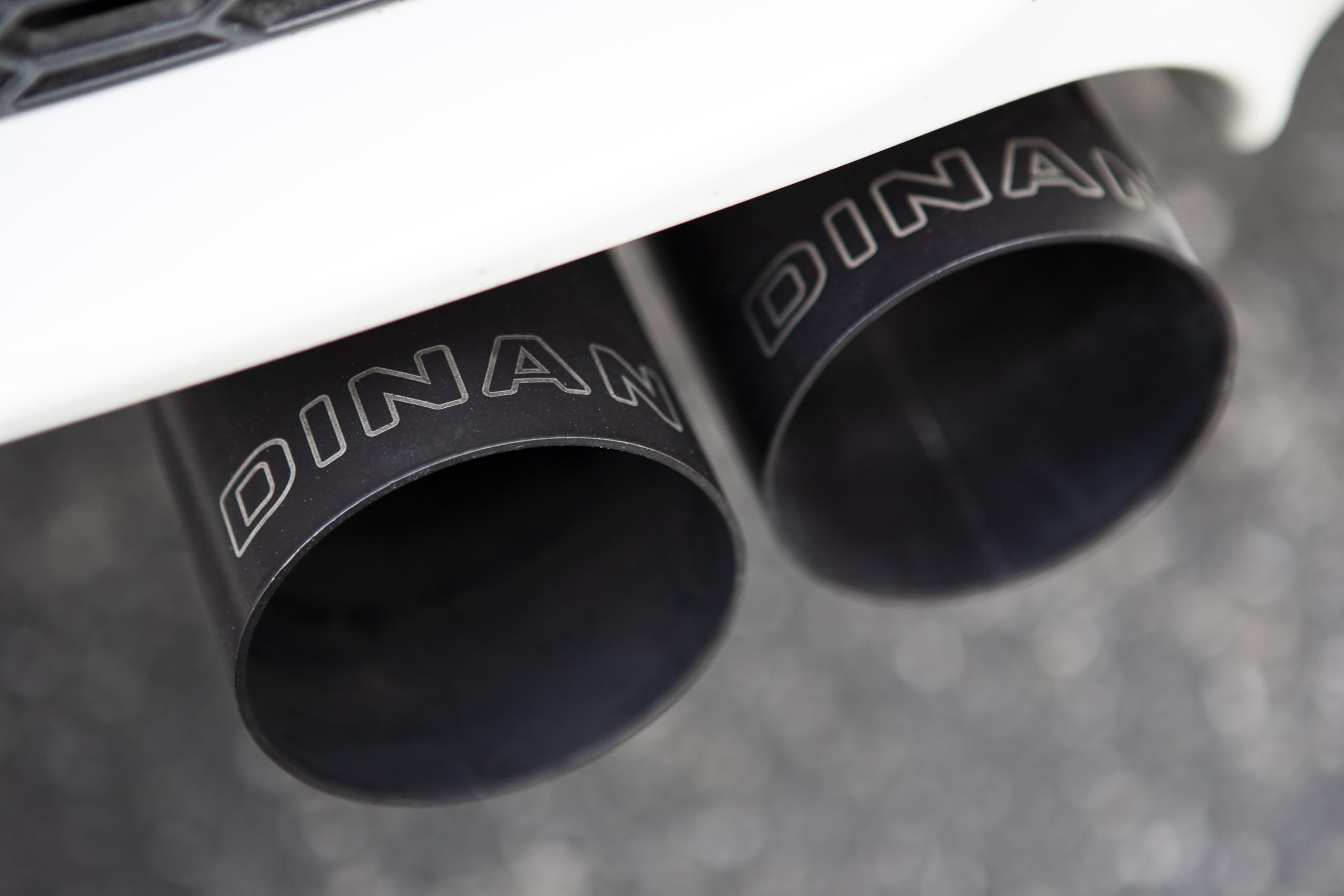 Dinan Free Flow D660-0027 Axle-Back Exhaust - Compatible with 2008-2013 BMW M3