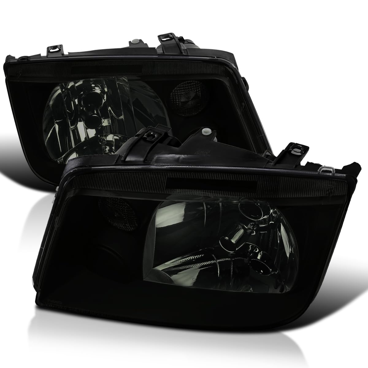 Black Smoke SPEC-D TUNING Headlights Compatible with 1999-2005 Volkswagen Jetta/Bora MK4