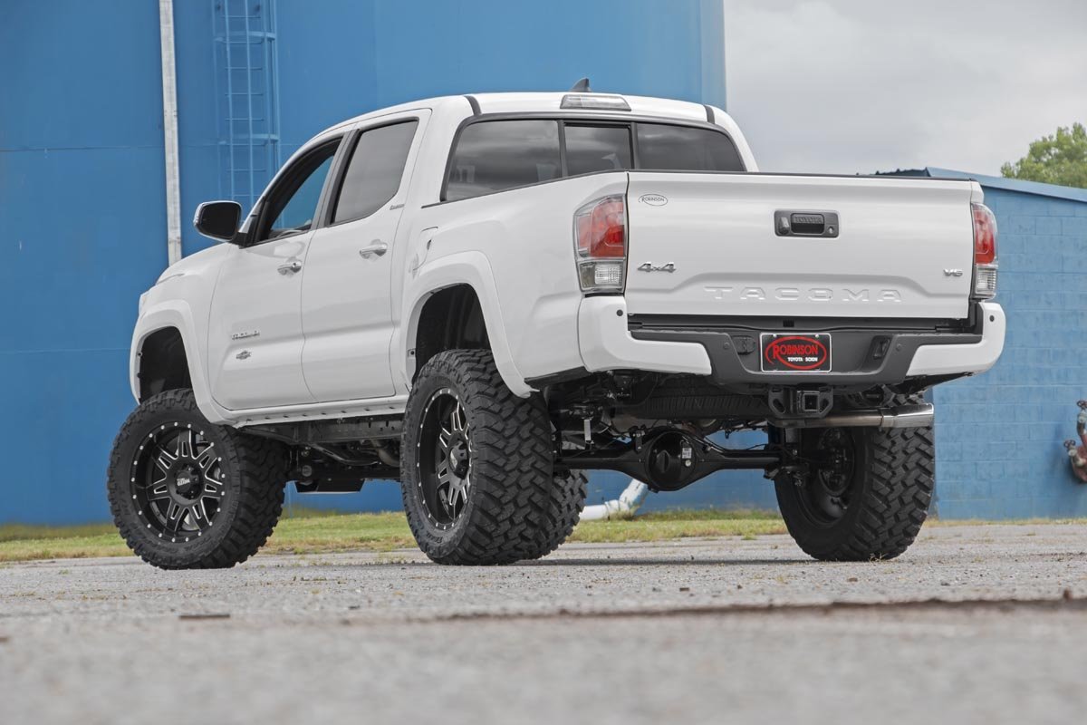Rough Country 6” Suspension Lift Kit with N3 Rear Shocks & N3 Struts for Toyota Tacoma (2005–2015) - Balanced Suspension System for Road Comfort & Trail Readiness