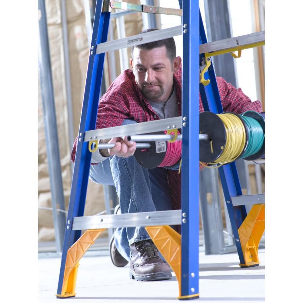 Old Blue Werner Electricians 375-Pound Duty Rating Fiberglass Stepladder/Job Station, 4-Foot