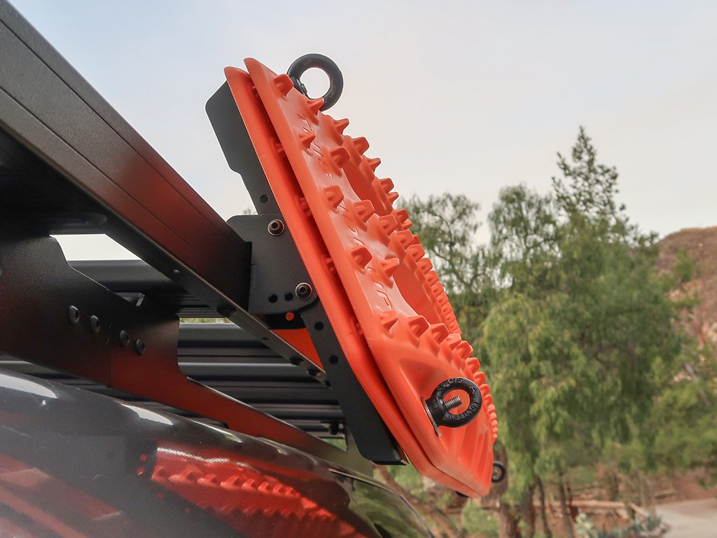 Front Runner Side Brackets & Gear Holding Recovery Device