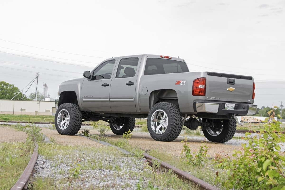 7.5" Rough Country Suspension Lift Kit with M1 Struts/M1 Shocks for Chevy Silverado & GMC Sierra 1500 (2007-2013) 4WD