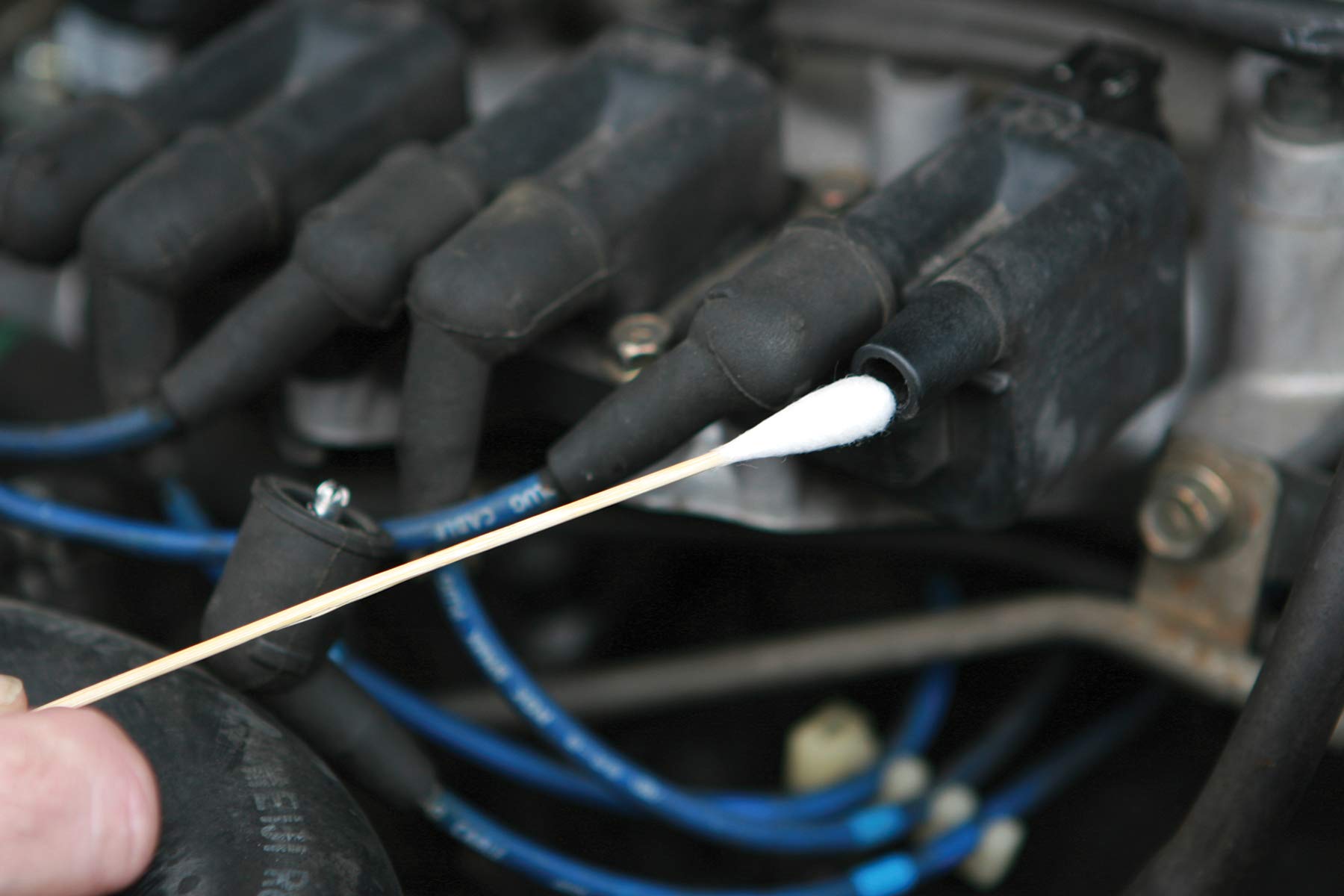 W1471 Performance Tool 325 pc. Cotton Cleaning Swabs Set for Precise Cleaning of Delicate Surfaces, Electronics, and Optics