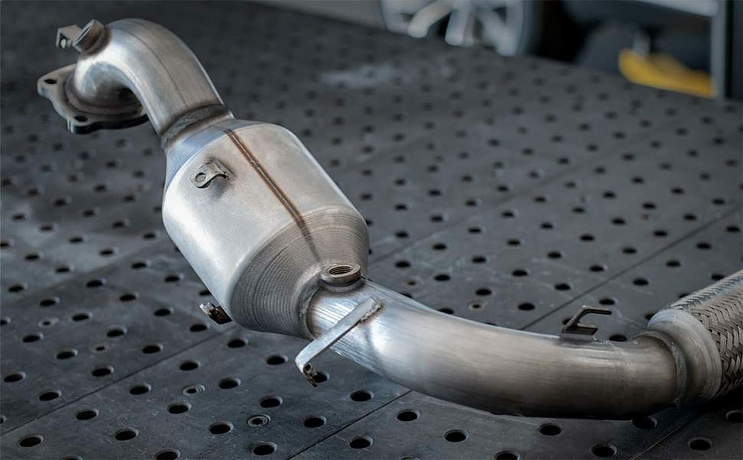 California Grade MagnaFlow Catalytic Converter 5631752: Direct-Fit, Compatible with 2004-2009 Toyota Prius (CARB Compliant)