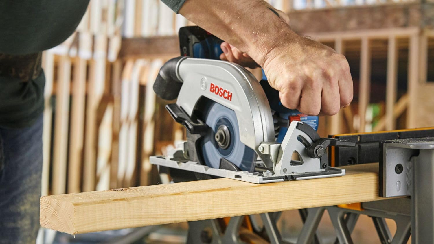 BOSCH 18V GKS18V-22B25 Brushless Blade-Right 6-1/2 In. Circular Saw Kit with (2) CORE18V 4 Ah Advanced Power Batteries