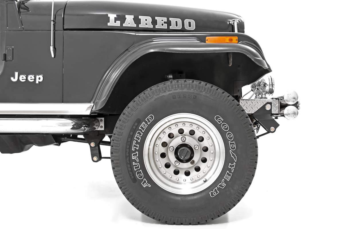 Rough Country Shackle Reversal Kit Front for 1976-1993 Jeep CJ 5-5059