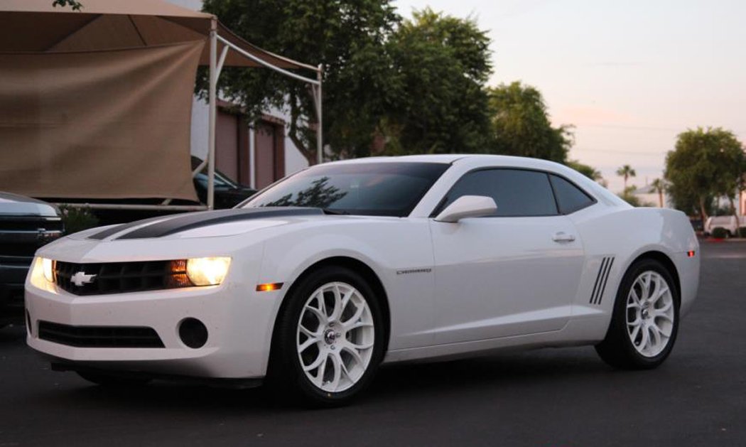 White Motegi Racing MR126 Wheel with Milled Accents (19x9.5"/5x114.3mm, +40mm offset)
