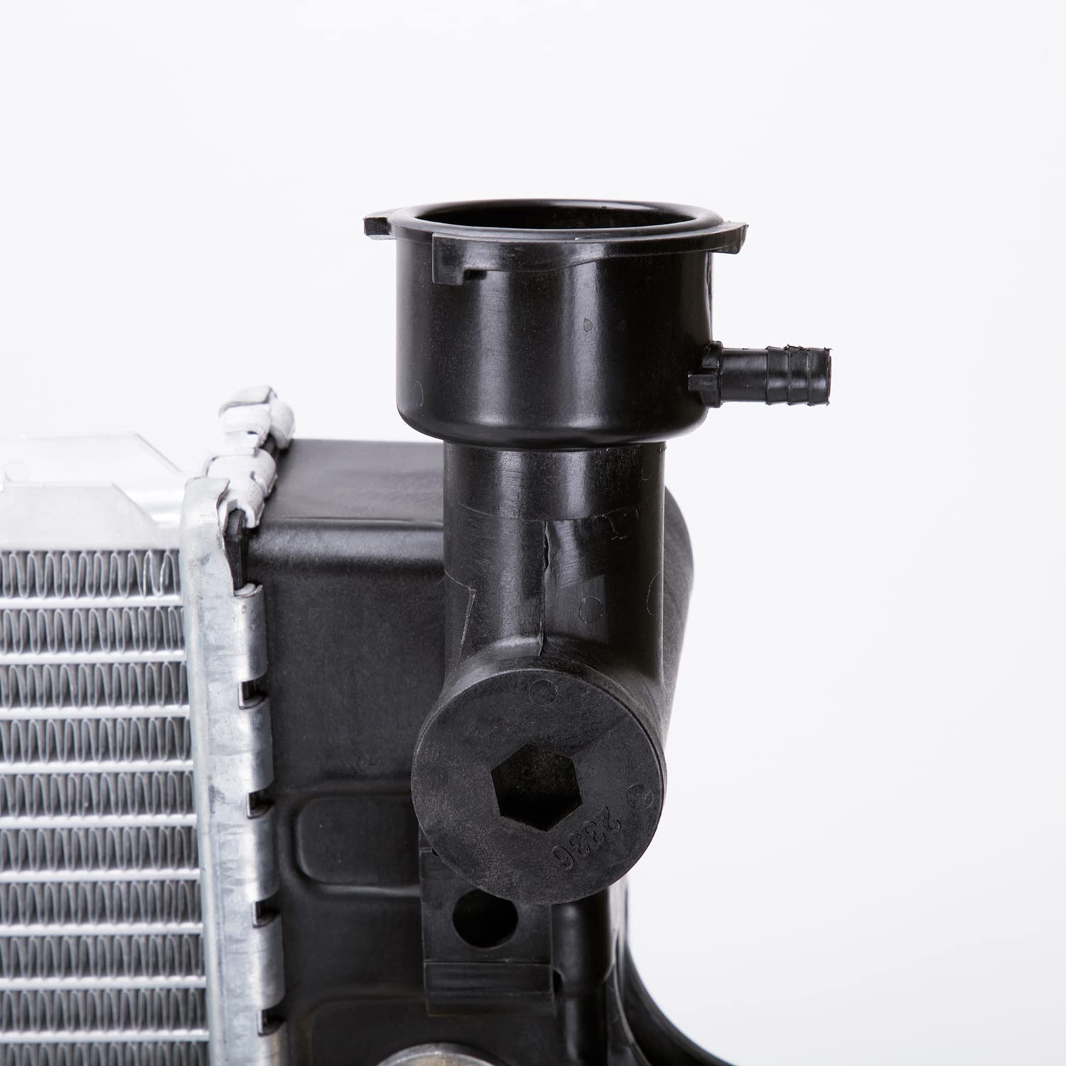 Radiator TYC Compatible with 2001-2004 Jeep Grand Cherokee