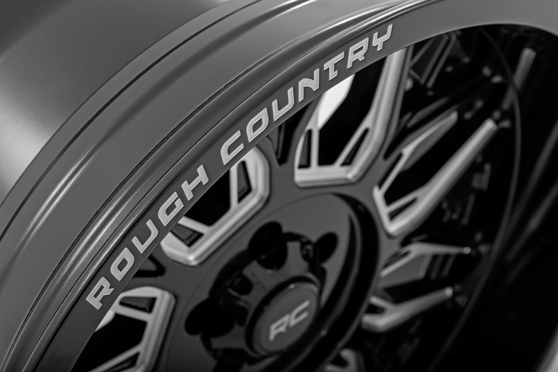 Rough Country One-Piece 86 Series Aluminum Wheel - 20x10, 6x135mm Bolt Pattern, 19mm Offset, Gloss Black
