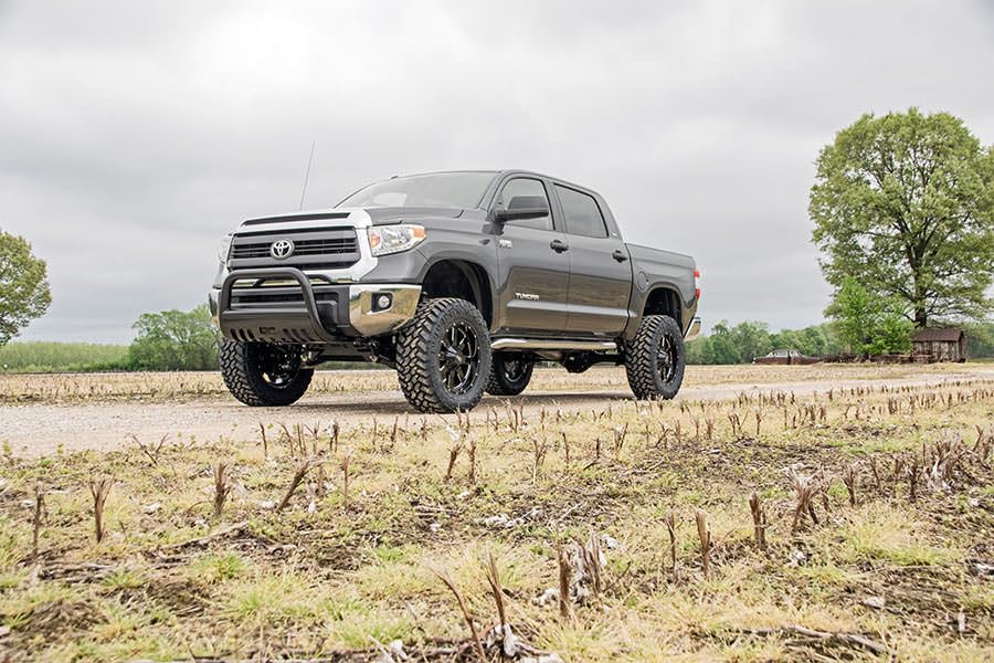 6" Rough Country Lift Kit w/M1 Struts for 2007-2015 Toyota Tundra 4WD - 75440