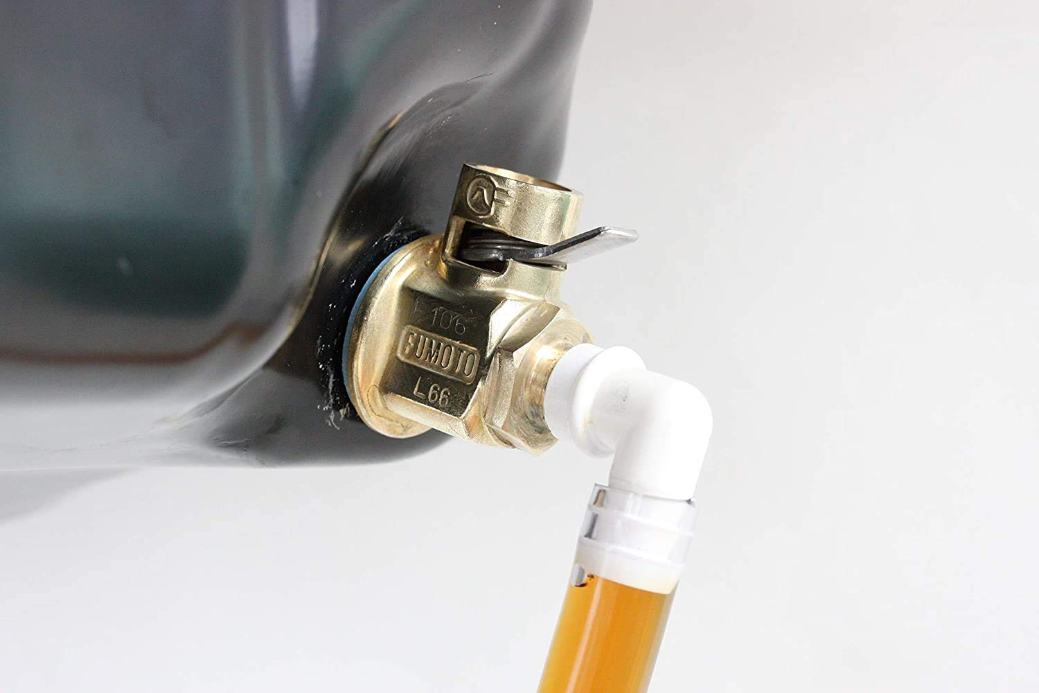 F137S with S-Series LC-10 Large Body FUMOTO® Valve with Short Nipple and Lever Clip for 12mm-1.75