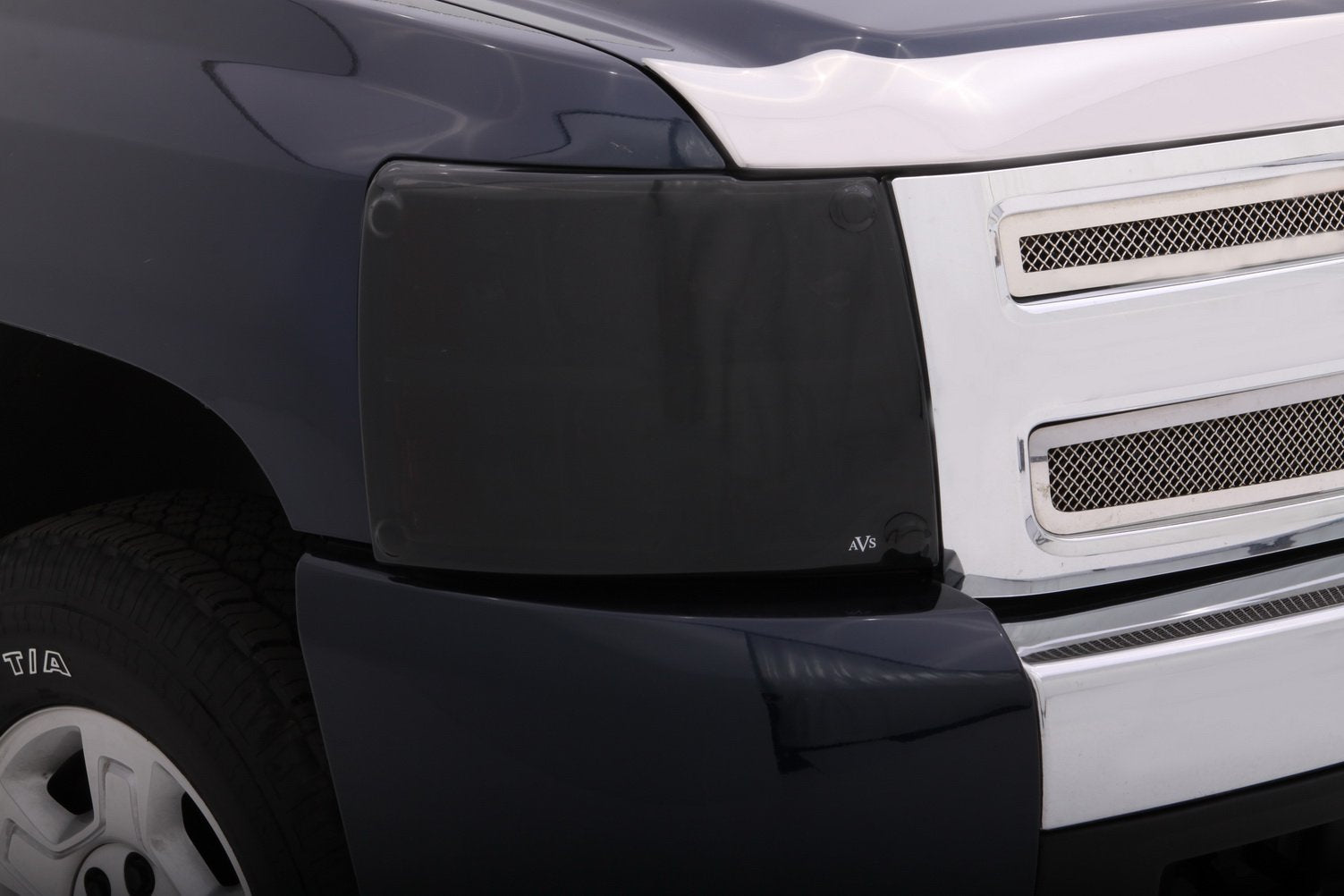 Headlight Covers Auto Ventshade [AVS] / Blackout | Fits 2007 - 2013 Chevrolet Silverado 1500, 2 pcs. | Dark Smoke - 37724