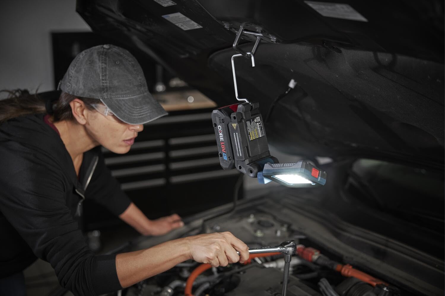 18V BOSCH GLI18V-800N Multidirectional, Portable LED Worklight with Mounting Magnet and Hanging Hook (Bare Tool)