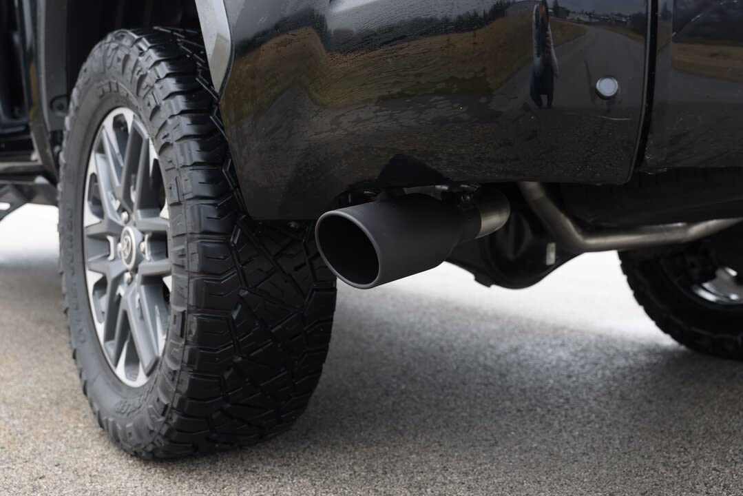 Flowmaster 718142 Cat-Back FlowFX Exhaust Kit 2.5 Inch Dual Side Exit 409 Stainless Steel 4.5 Inch Black Ceramic Tips Compatible with 2022-2023 Toyota Tundra 3.5L V6 2 & 4WD All Wheelbases