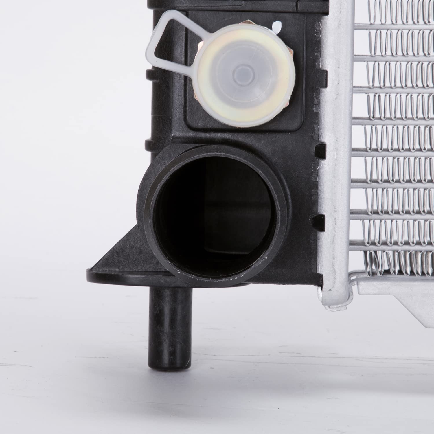 2401 TYC Radiator Compatible with 2000-2004 Ford F- Series Pickup (Hvy Dty)