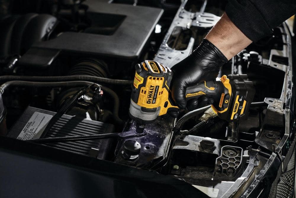 DEWALT XTREME DCF903GJ1G1 12V MAX* Brushless 3/8 in. Cordless Impact Wrench Kit