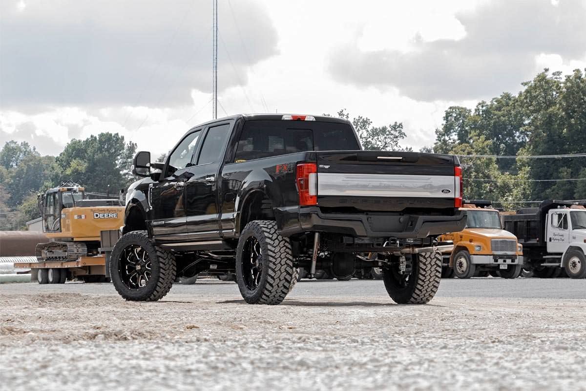 4-Link Rough Country 6" w/V2 Shock for 17-20 F250/F350 w/4" Axle OL Spring 50870