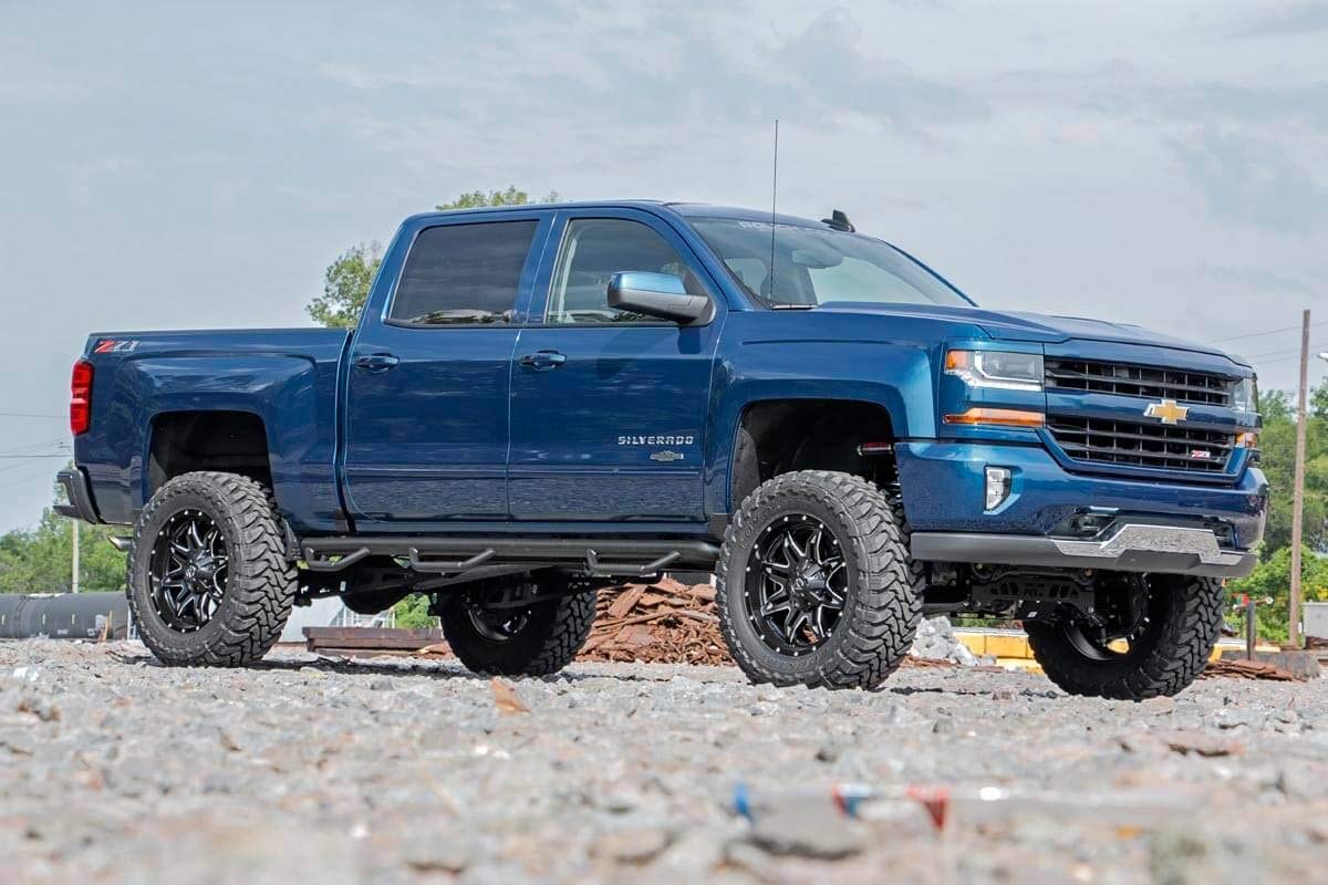 7" Rough Country Suspension Lift Kit with Vertex Coilovers/Vertex Shocks for Chevy Silverado & GMC Sierra 1500 2WD (2014-2018 w/Stock Cast Alu or Stamped Steel Control Arms)