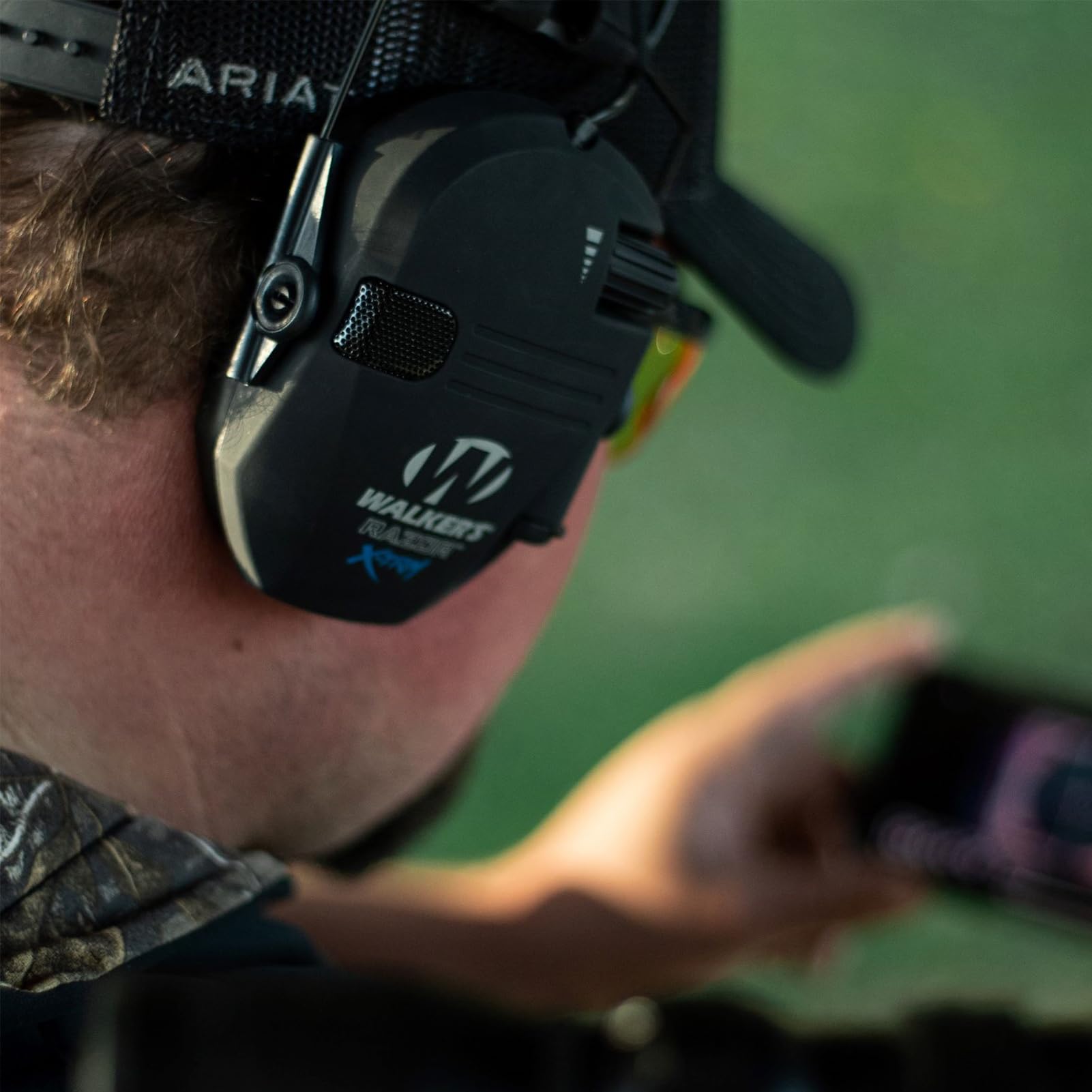 Walker's Digital Razor X-TRM Sound-Enhancing Hunting Gun Range Shooting Hearing Protection Electronic Earmuffs with Gel Earpads & Mesh Headband, 2 AAA Batteries Included, Black