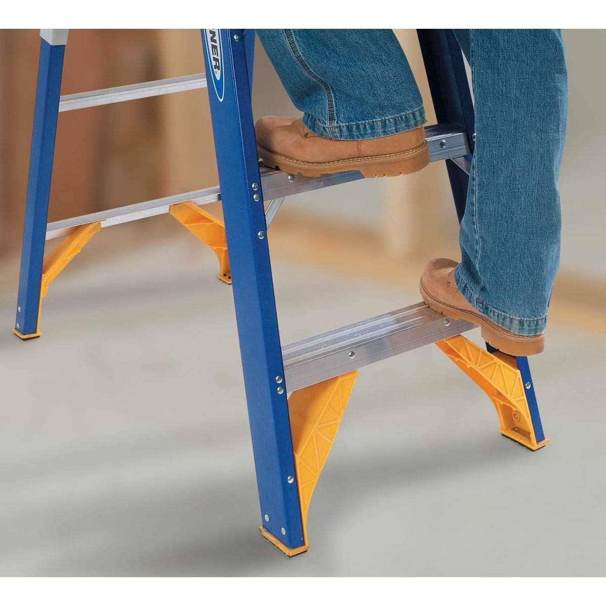 Old Blue Series Werner OBCN06 375-Duty Rating Type IAA Contractors Job Station Fiberglass Stepladder, 6-Foot