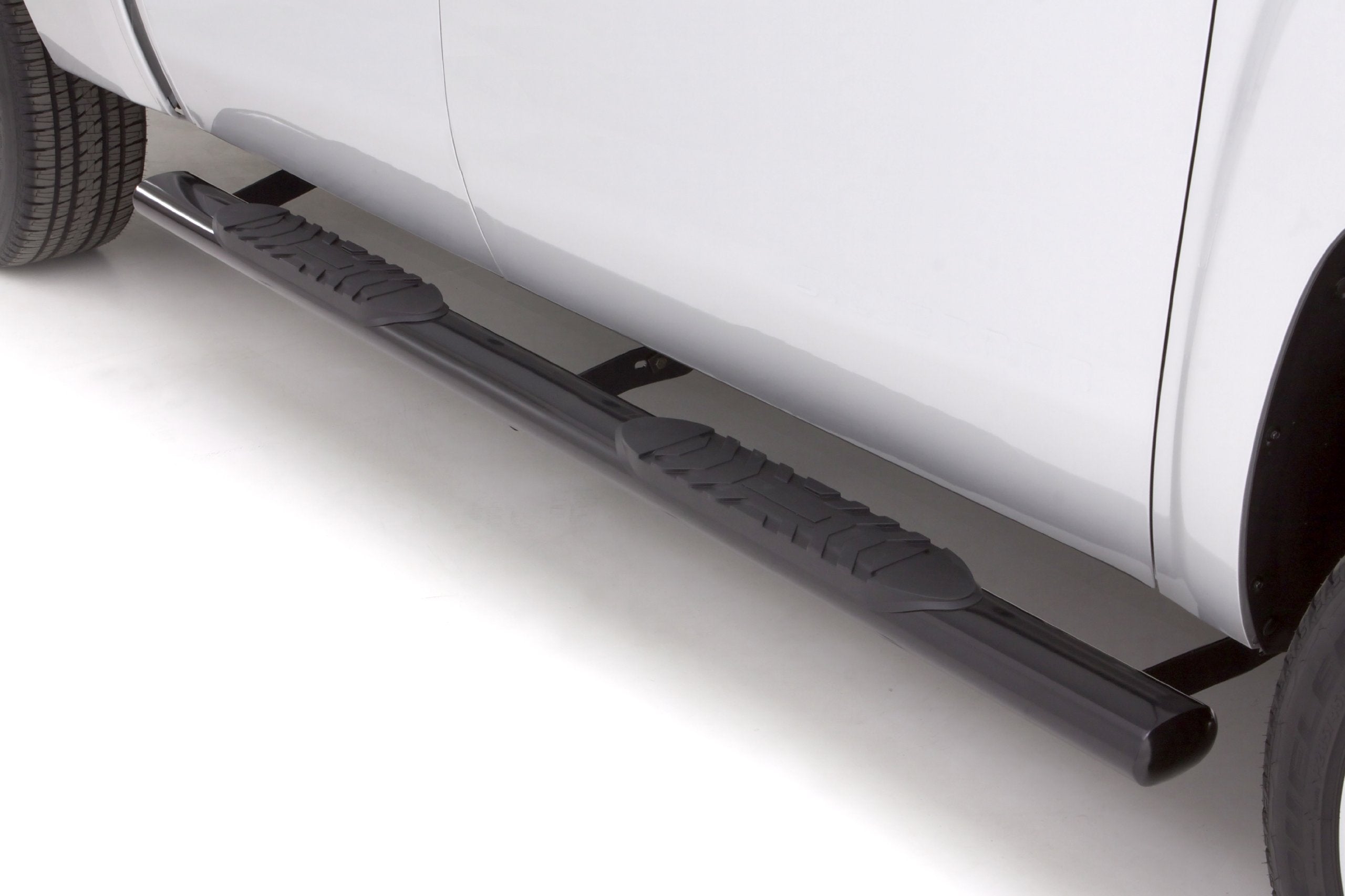 Lund RealTruck 24083002 Black Steel 5" Oval Straight Nerf Bars for 2005-2018 Toyota Tacoma Double Cab