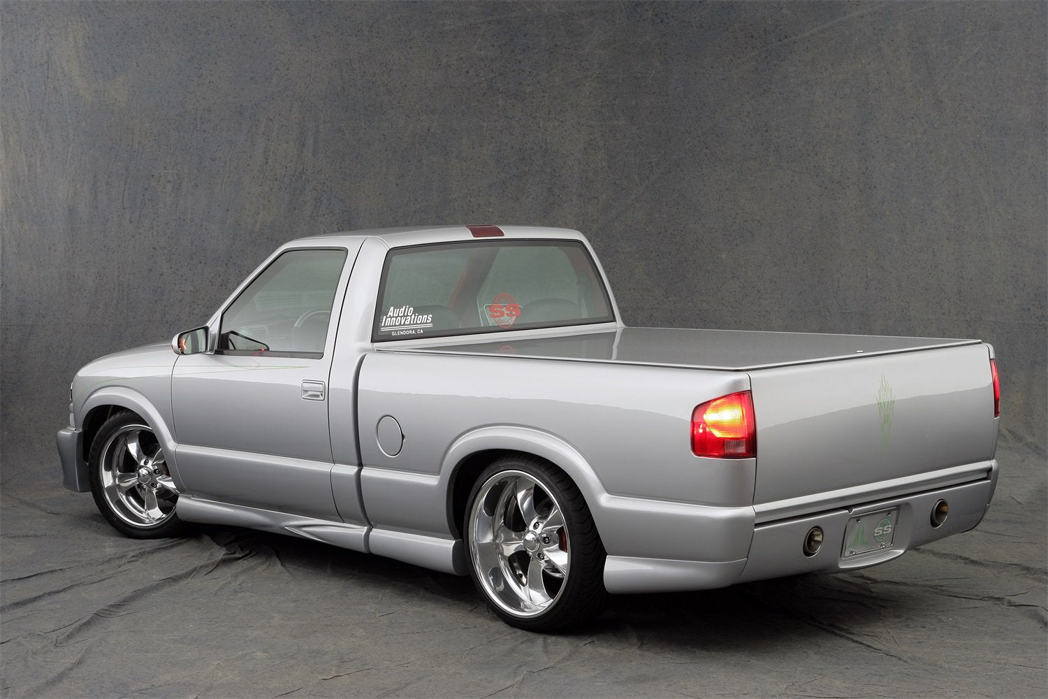 950-70184 Street Scene Side Skirt
