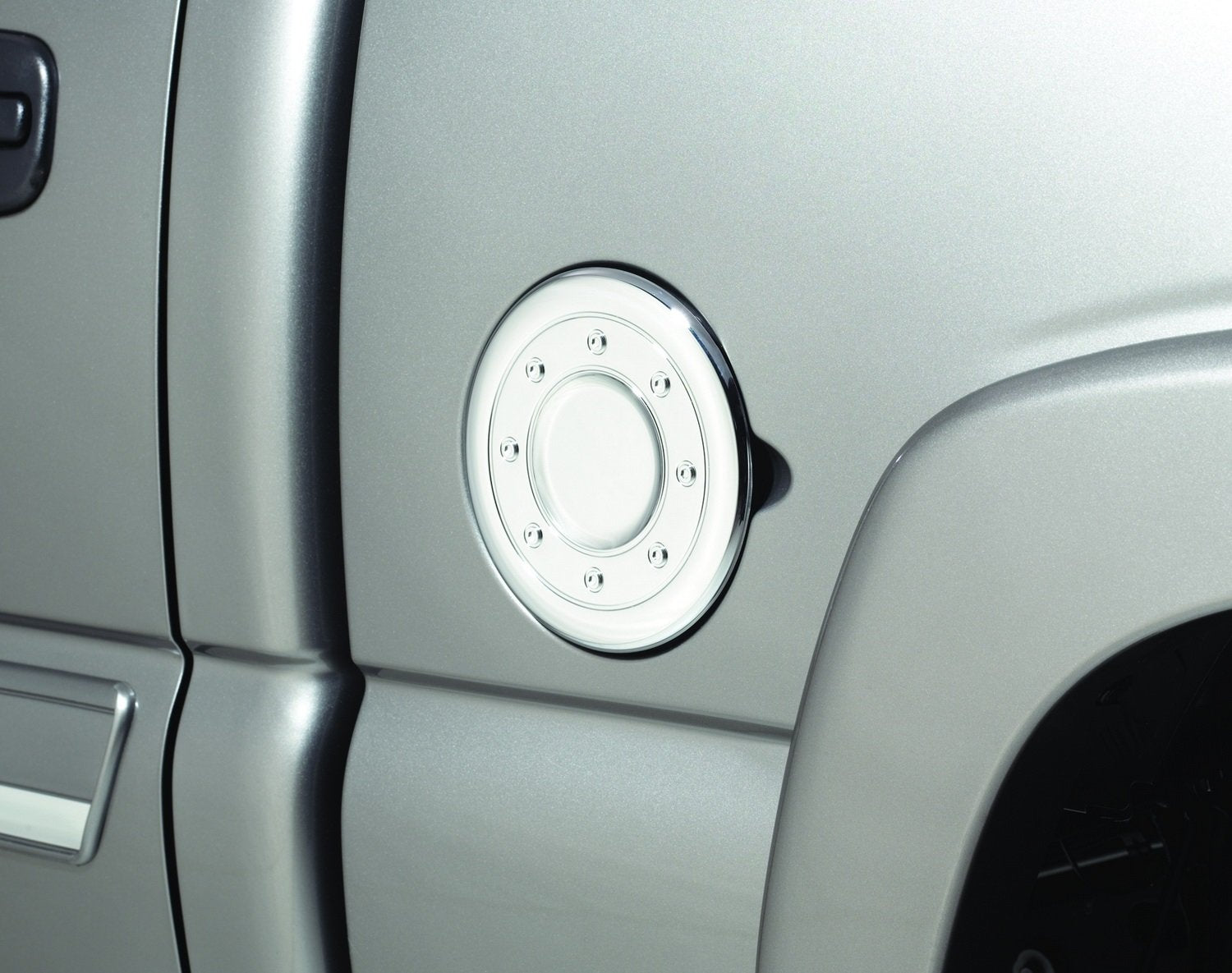 Chrome Covers / Fuel Door Auto Ventshade [AVS] | Fits 2002-2006 Avalanche, 01-06 Suburban/Escalade EXT/Yukon XL,01-07 Silverado/Sierra 1500/2500/3500 Classic/Crew Cab, 1 pc. | Chrome - 688773